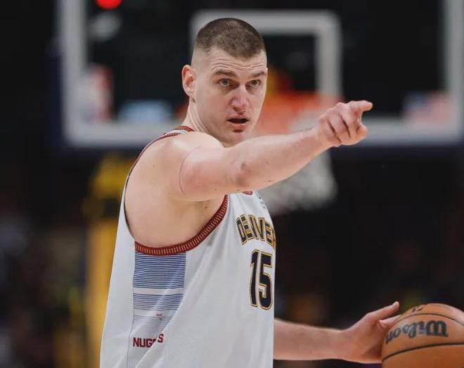 在接受采访 在接受采访